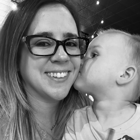 Profile Picture of Sarah Parolini (@sarahsnyder) on Poshmark