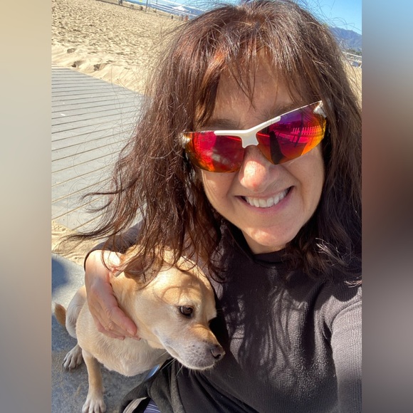 Profile Picture of Laura Lamando (@lauralemonade) on Poshmark