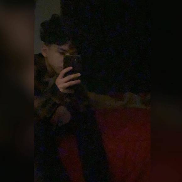 Profile Picture of Alex Sanz (@aalexsanz) on Poshmark