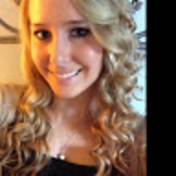 Profile Picture of Candace English (@candaceenglish4) on Poshmark