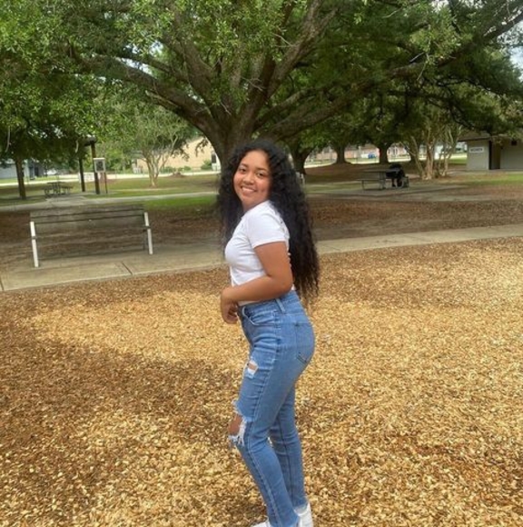 Profile Picture of Maria Benitez (@mariabenitez747) on Poshmark