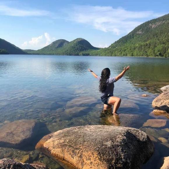 Profile Picture of Amanda Hahnel (@arh3895) on Poshmark