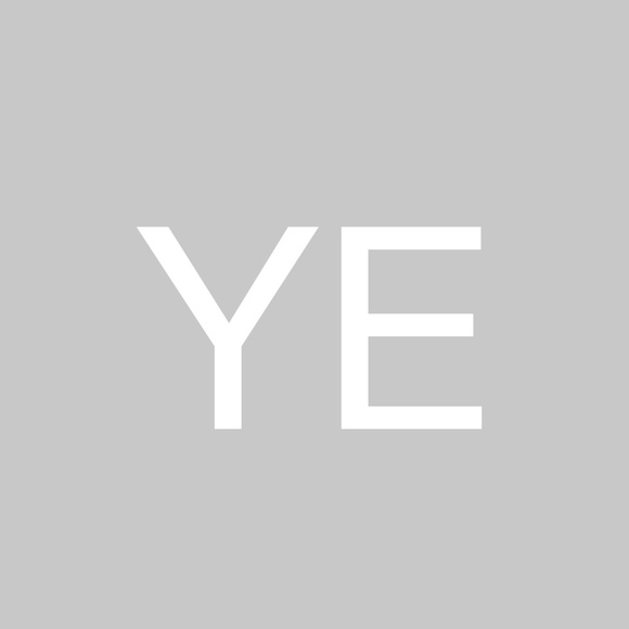 Profile Picture of Yvonne Enigk (@yvonneenigk) on Poshmark