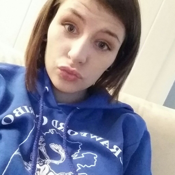 Profile Picture of Nina Neuhoff (@ninaneuhoff) on Poshmark