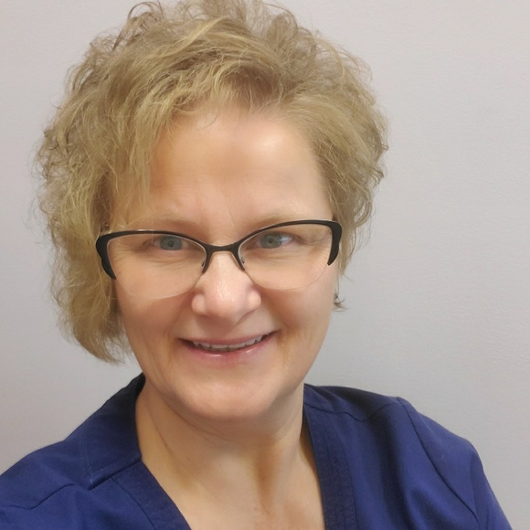 Profile Picture of Roxanne Koviack (@roxannekoviack) on Poshmark