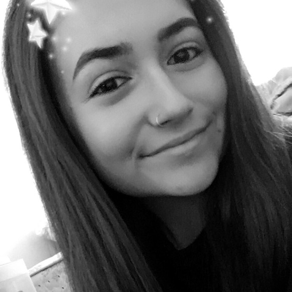 Profile Picture of Jessica Gopen (@jessicaxgopen) on Poshmark