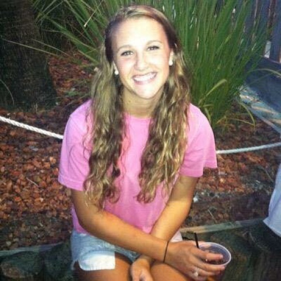 Profile Picture of Bethany Turner (@bethanyrturner) on Poshmark