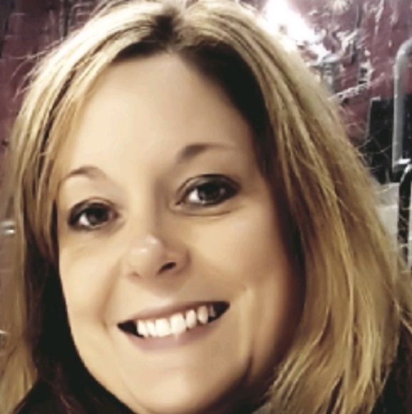 Profile Picture of Tonya Wheeler (@tonyadwheeler) on Poshmark