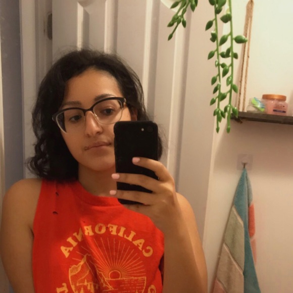 Sarah Shueib - Poshmark Profile Picture of Sarah Shueib (@xishsarah) on Poshmark