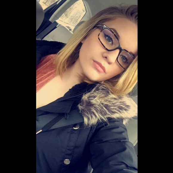 Profile Picture of Michaela Rubino (@michaelarubino) on Poshmark