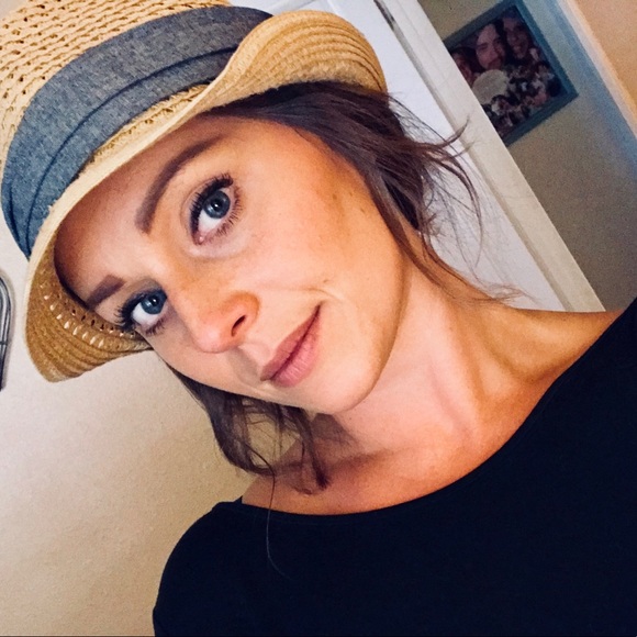 Profile Picture of Casey Rivera (@caseyrivera89) on Poshmark