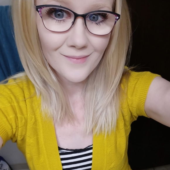 Profile Picture of Mandy Taphorn (@ataphorn87) on Poshmark