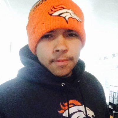 Profile Photo of Mel Aponte (@wAvYMelo2) on Twitter