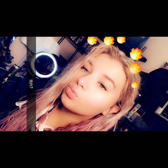 Profile Picture of Danielle Aumiller (@daniellea001) on Poshmark