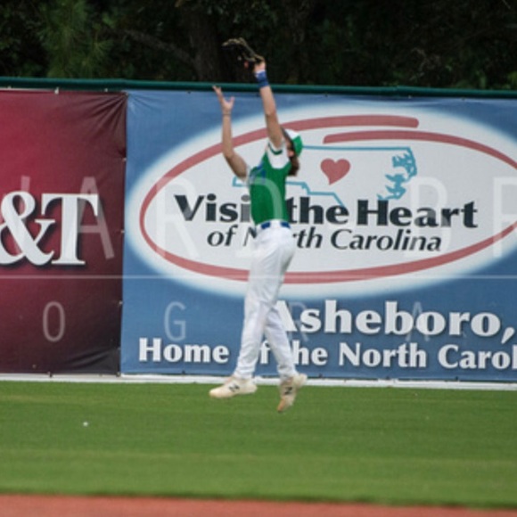 Profile Picture of Ben Medinger (@benmedinger) on Poshmark