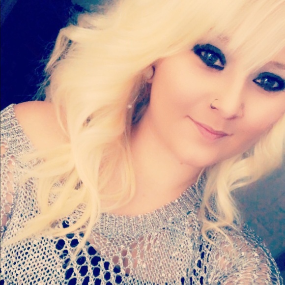 Profile Picture of Christina Weise (@mrssmith1975) on Poshmark