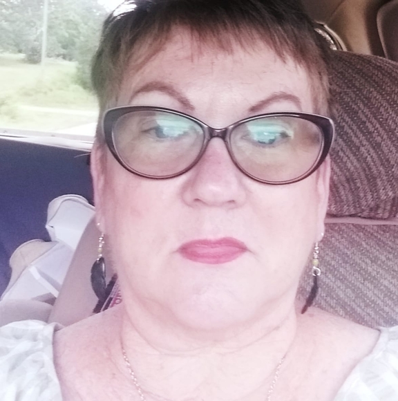 Profile Picture of Vicki Sims (@v_sims) on Poshmark