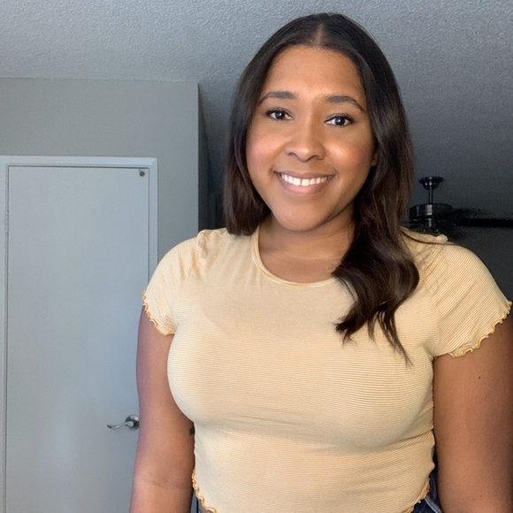 Profile Picture of Alyssa Ables (@alyssakables) on Poshmark