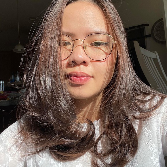 Profile Picture of Stevanie Natalie (@stevanienatalie) on Poshmark