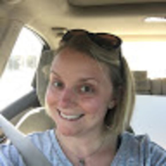 Profile Picture of Leah Holland (@leahhol6) on Poshmark