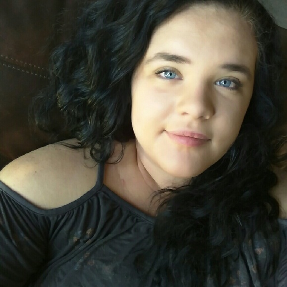 Profile Picture of Leah Waggoner (@leahwaggoner) on Poshmark