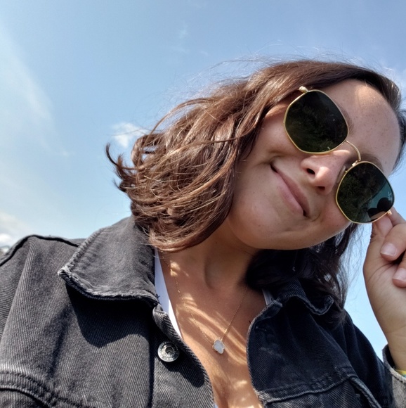 Profile Picture of Samantha Elfassy (@samelfassy) on Poshmark