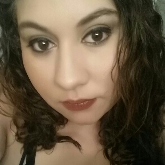 Profile Picture of Mari Omtvedt (@marbear050911) on Poshmark