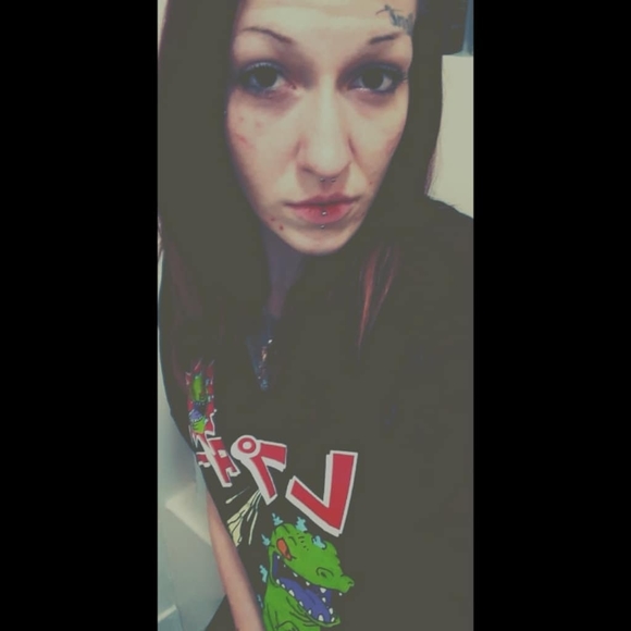 Profile Picture of Nicole Mingee (@nicolerene1323) on Poshmark