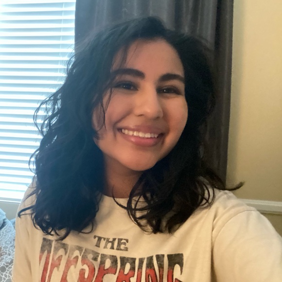 Profile Picture of Cassandra Calvillo (@cassie137) on Poshmark