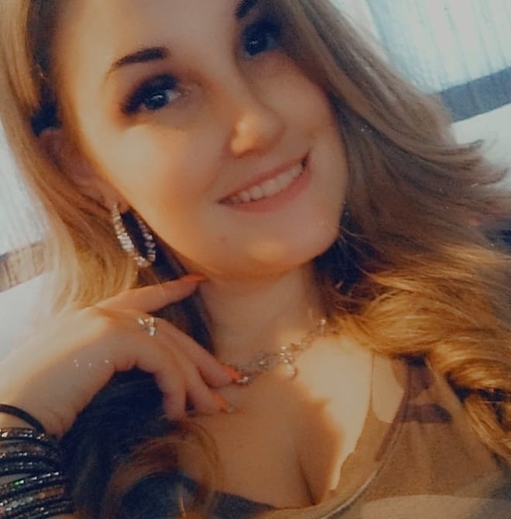 Profile Picture of Aimee Upton-hopkins (@aimee_u) on Poshmark