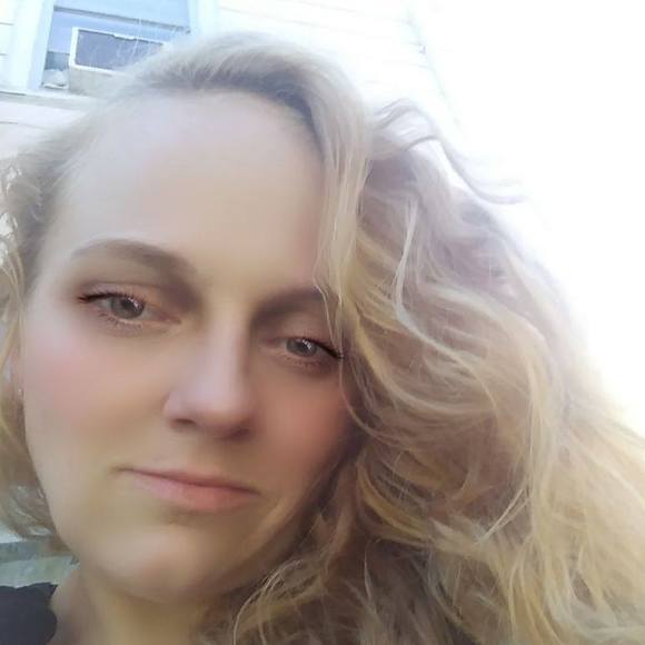 Profile Picture of Sandra Sherlock (@sandrasherlo864) on Poshmark