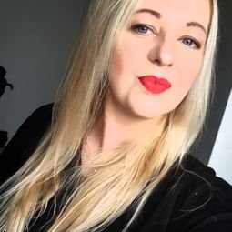 Profile Picture of Laurajoyce (@laurajwriter) on Twitter