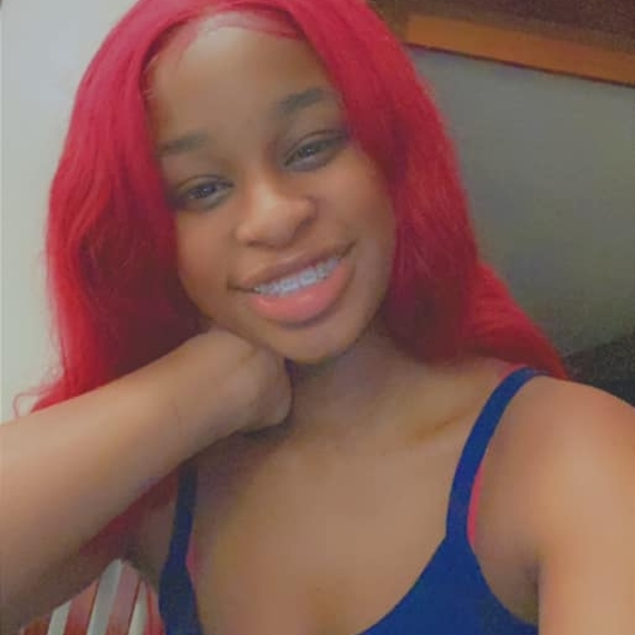 Profile Picture of Keyanna Stitten (@keymaes) on Poshmark