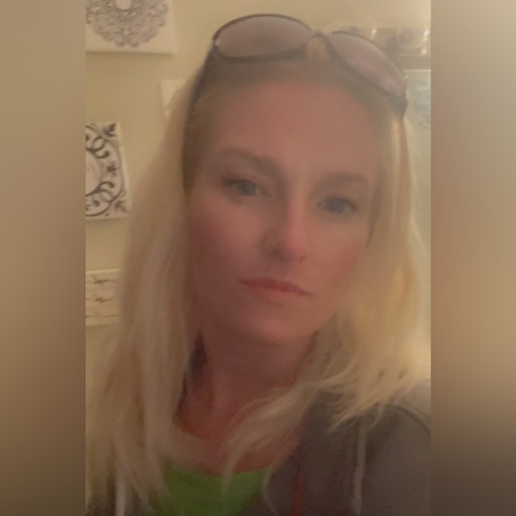 Profile Picture of Michaela Traynor (@michaela4419) on Poshmark