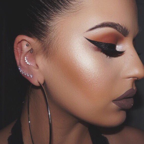 Profile Picture of Clarissa Fuentes (@clariiiiiiiiiii) on Poshmark