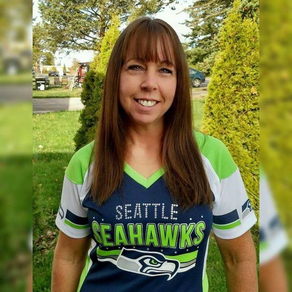 Profile Picture of Cathy Lobins (@cathyl64) on Poshmark