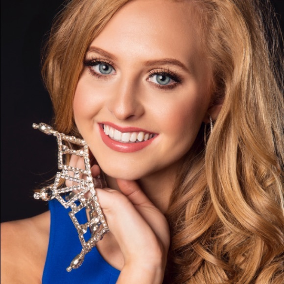 Profile Picture of Skylar Taylor (@skylar_taylor01) on Poshmark