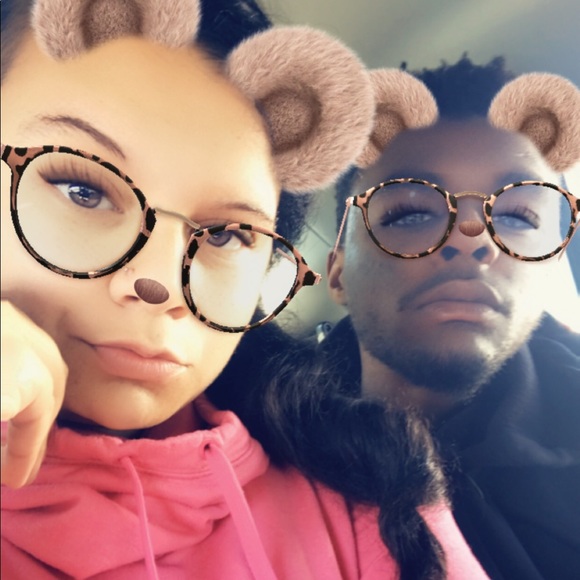 Profile Picture of Mariah Schiedermayer (@mariahh1998) on Poshmark