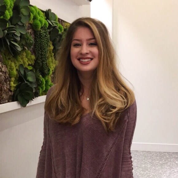 Profile Picture of Miruna Radulescu (@mirunaradulescu) on Poshmark