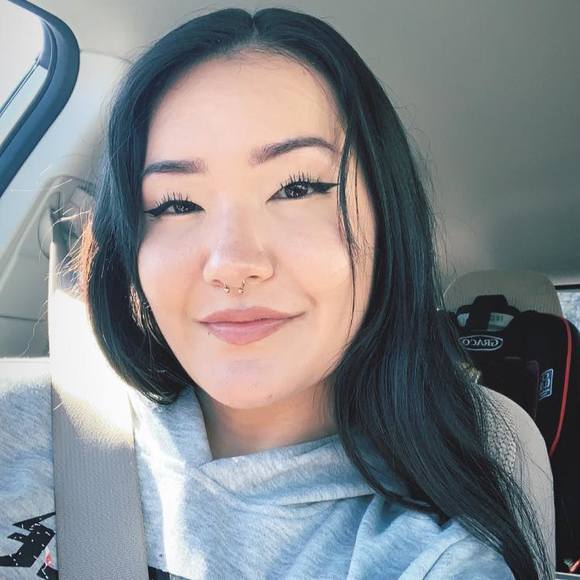 Profile Picture of Amelia Robbins (@why254) on Poshmark
