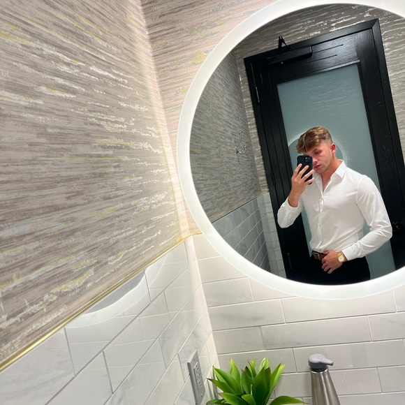 Profile Picture of Andrew Bausenwein (@abausenwein) on Poshmark