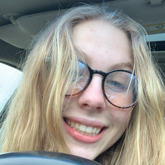 Profile Picture of Avery Schmidt (@averyschmidt123) on Poshmark