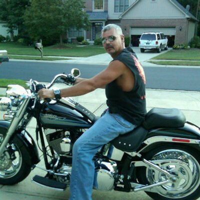 Profile Picture of Curtis  Huff (@huffstacheride) on Twitter