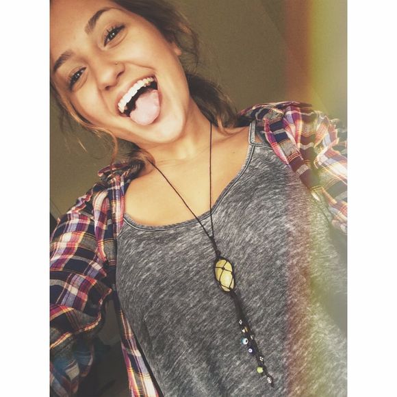 Profile Picture of Alyssa Larsen (@lyss_bliss_) on Poshmark