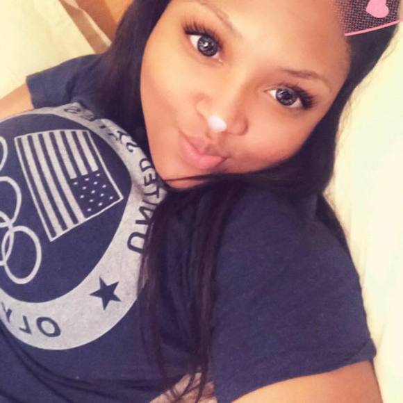 Profile Picture of Bianca Denise (@bing_beezey) on Poshmark