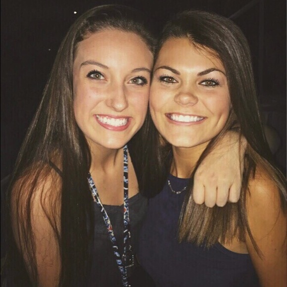 Profile Picture of Alexis Nikoloff (@alexisnikoloff) on Poshmark