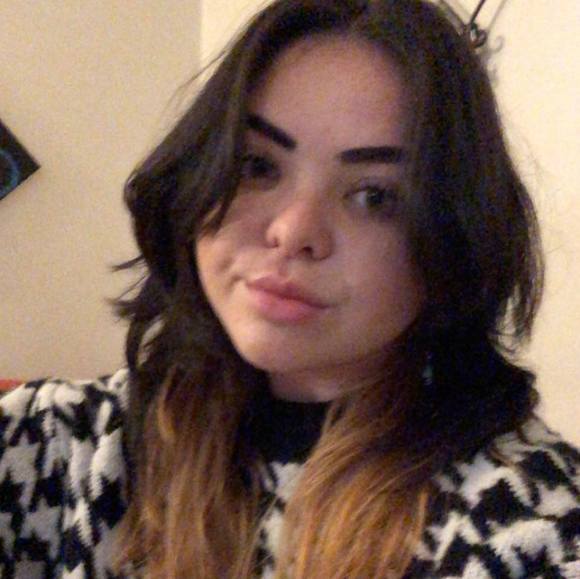 Profile Picture of Jules Cacia (@julescacia) on Poshmark