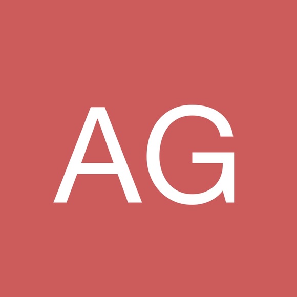 Profile Picture of Alex Golden (@alexxgolden) on Poshmark