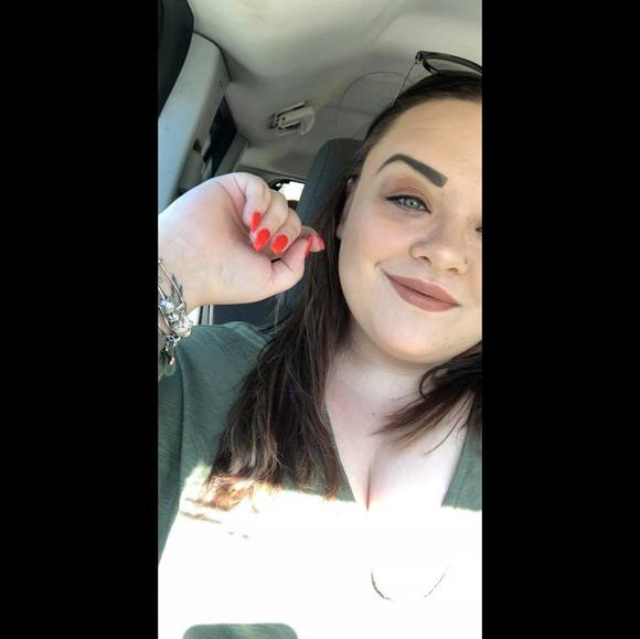 Profile Picture of Jessica Toomey (@jmtoomey98) on Poshmark