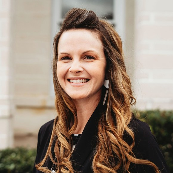 Profile Picture of Tori Lyons (@tori_lyons) on Poshmark